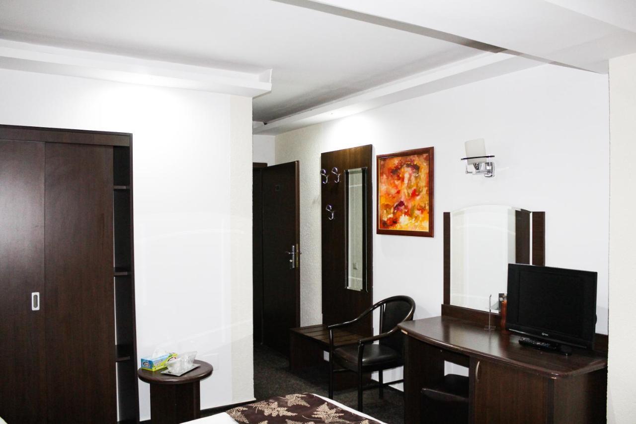 Hotel Razvan Bucarest Extérieur photo